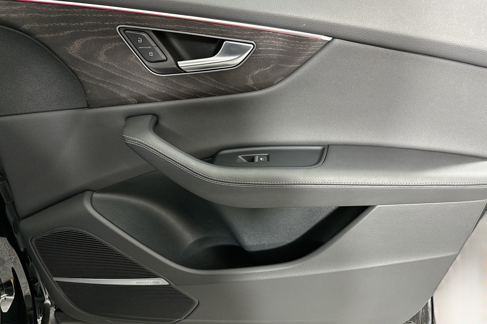 Used 2023 Audi Q8 Prestige w/ Prestige Package image 23