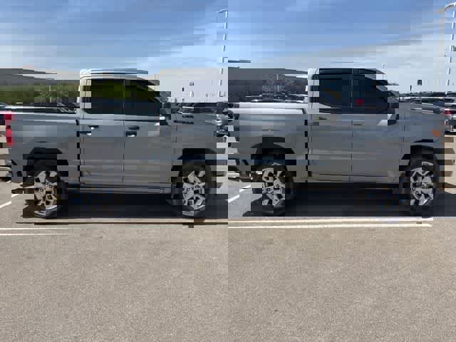 Used 2025 Chevrolet Silverado 1500 Custom image 6