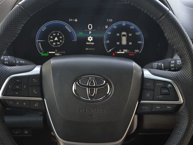 Used 2025 Toyota Sienna Limited image 26