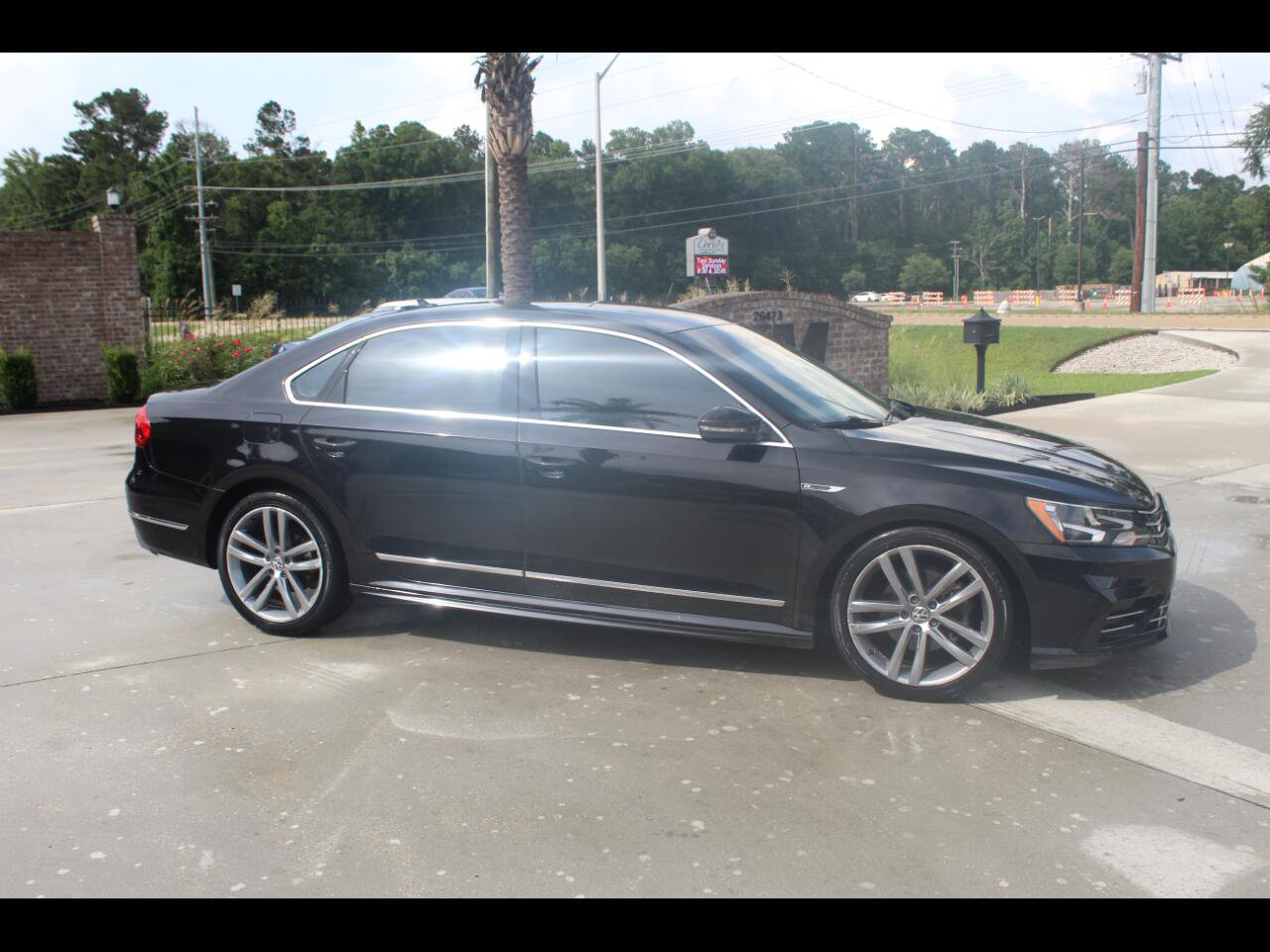 Used 2017 Volkswagen Passat 1.8T R-Line image 1