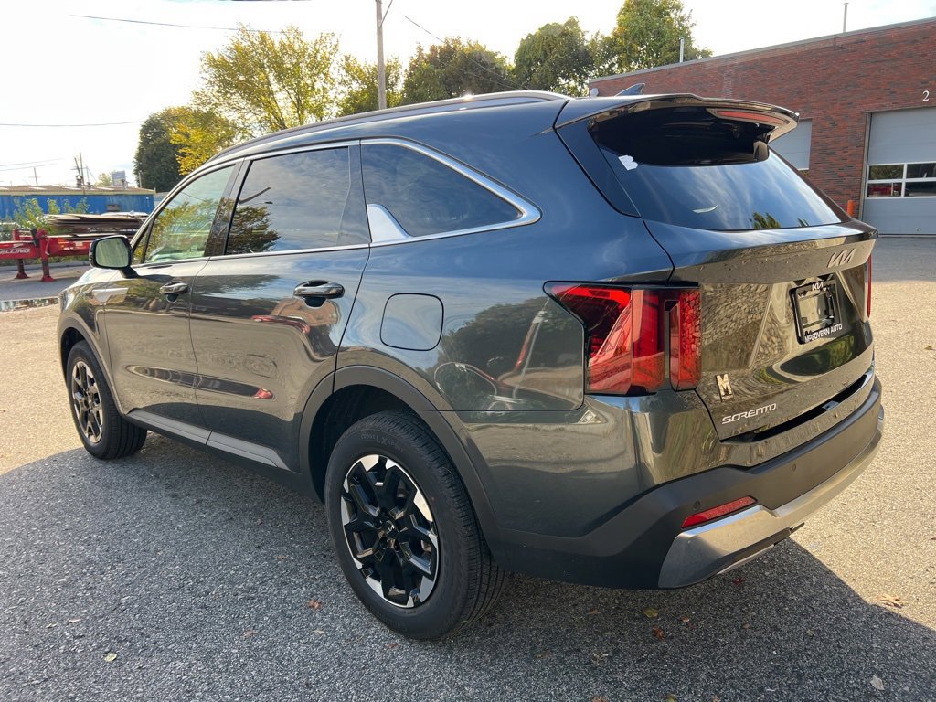 Certified 2025 Kia Sorento S image 3