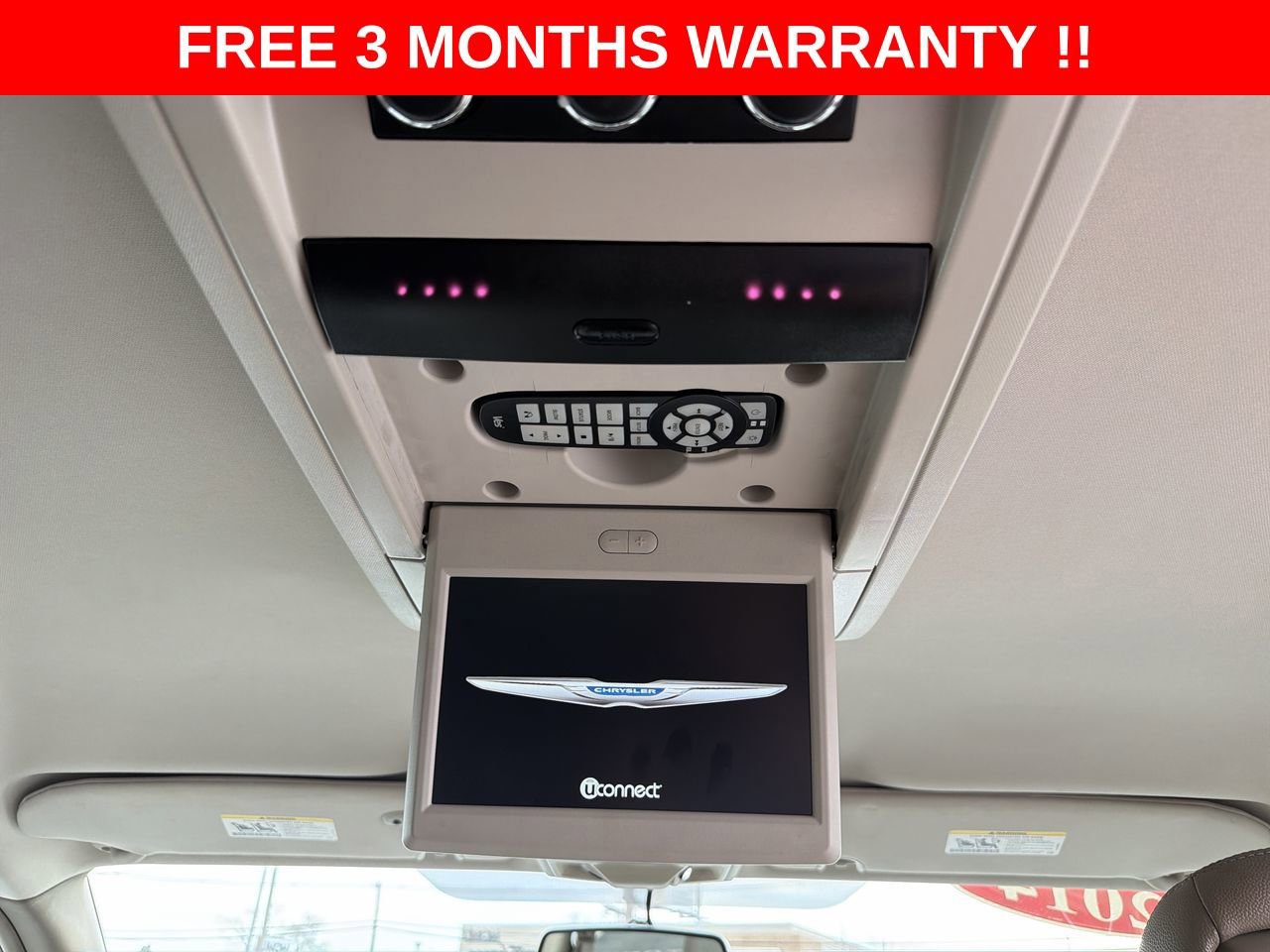 Used 2014 Chrysler Town & Country Touring FWD image 38