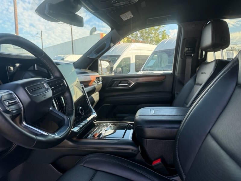 Used 2025 GMC Yukon XL Denali image 23