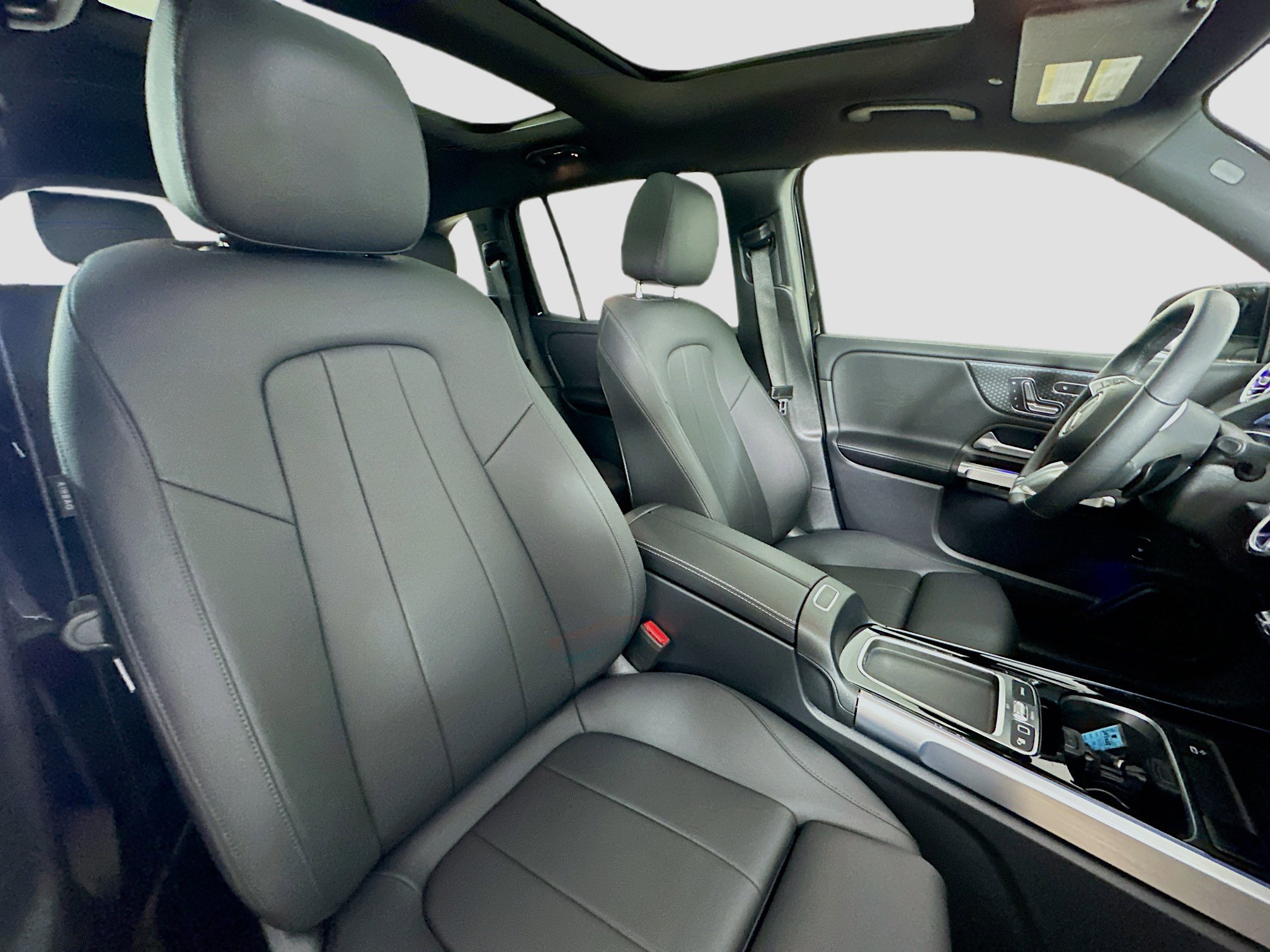 Certified 2025 Mercedes-Benz GLB 250 4MATIC image 37