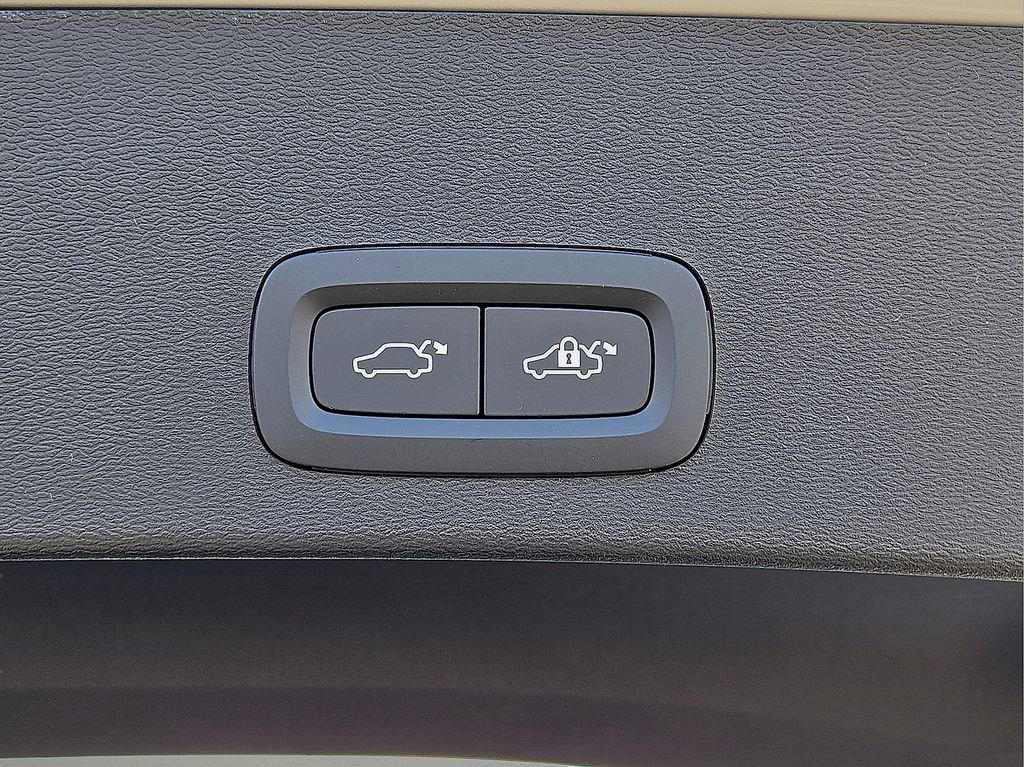 New 2026 Volvo XC40 B5 Ultra w/ Protection Package Premier AWD/4WD image 14