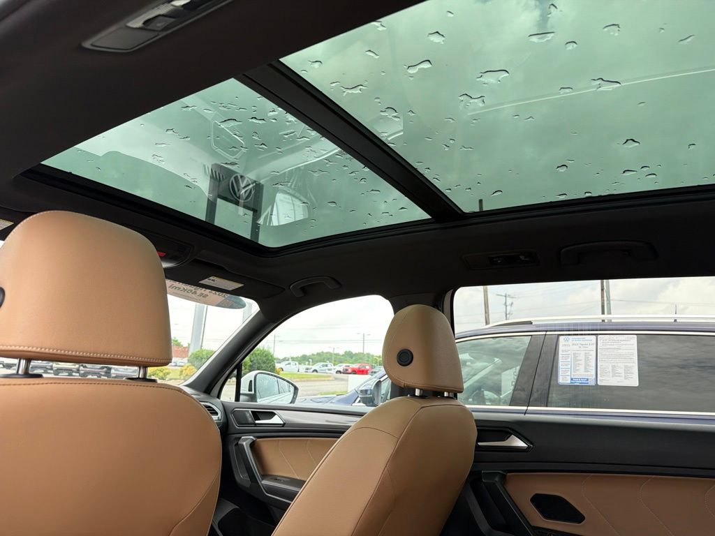 Certified 2023 Volkswagen Tiguan SE w/ Panoramic Sunroof Package FWD image 25