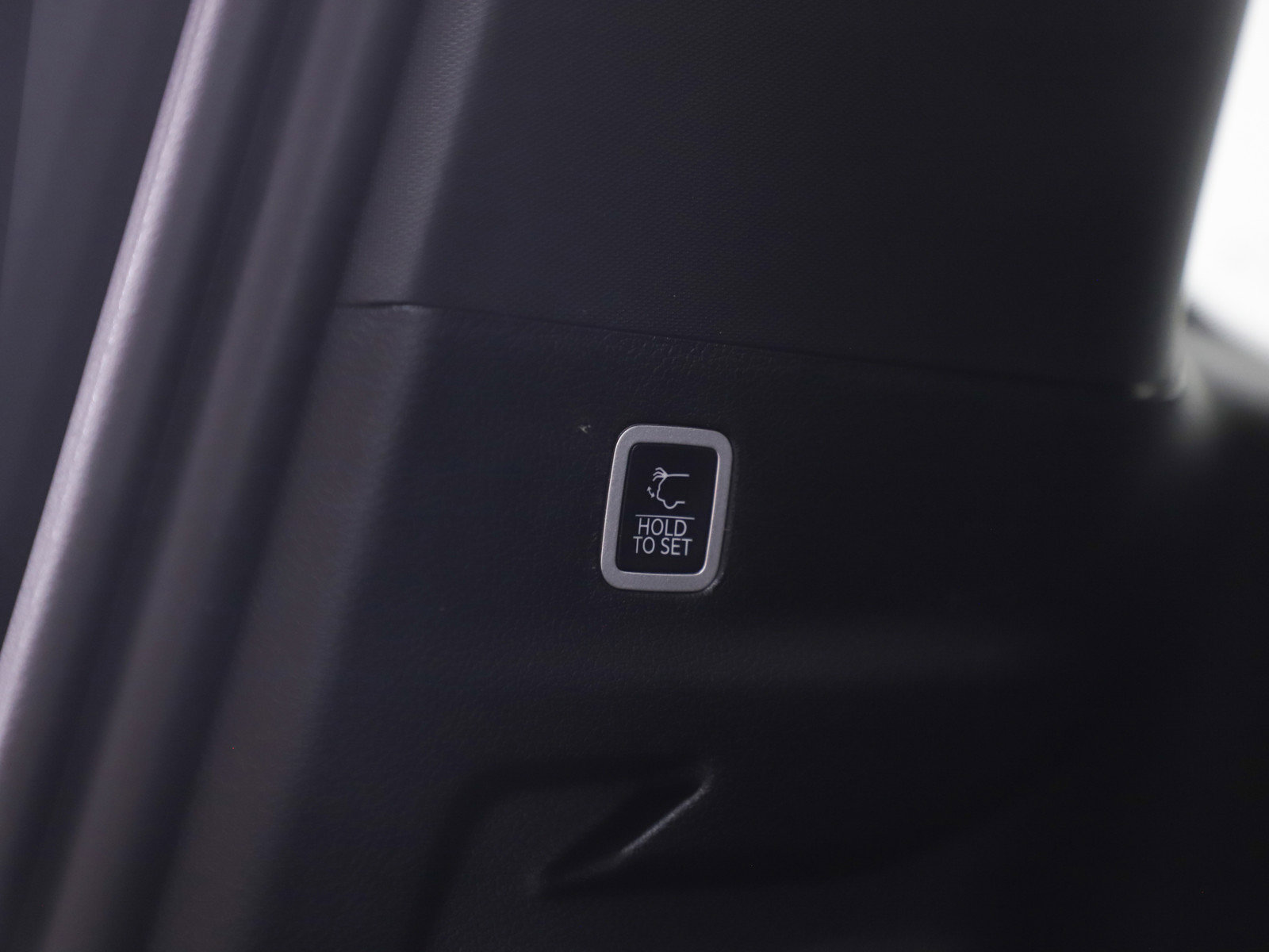 Used 2025 Jeep Wagoneer L Series II w/ Premium Group I AWD/4WD image 19