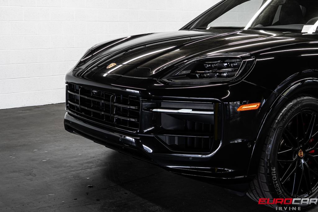Used 2025 Porsche Cayenne GTS image 9