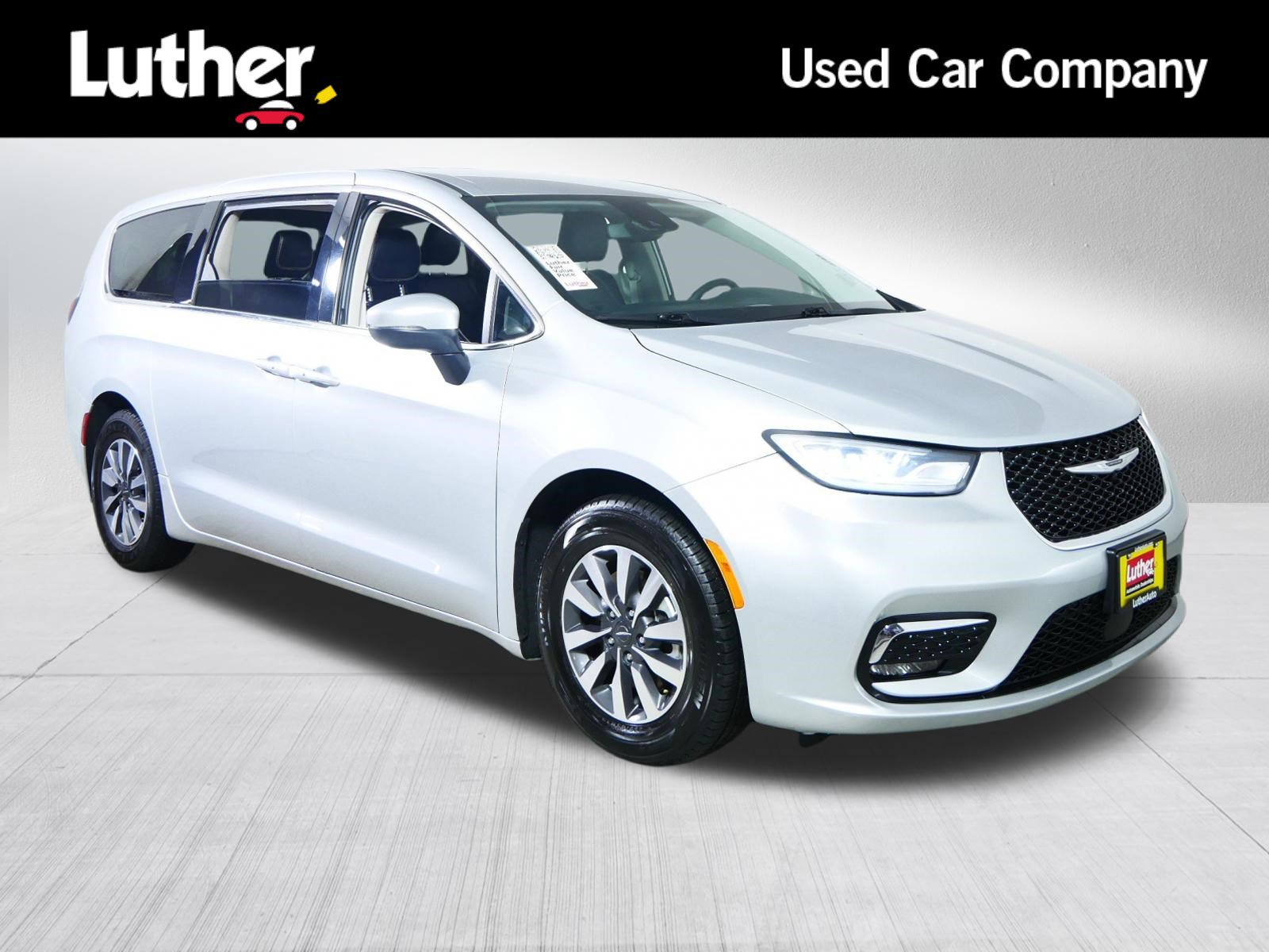 Used 2023 Chrysler Pacifica Touring-L FWD image 1