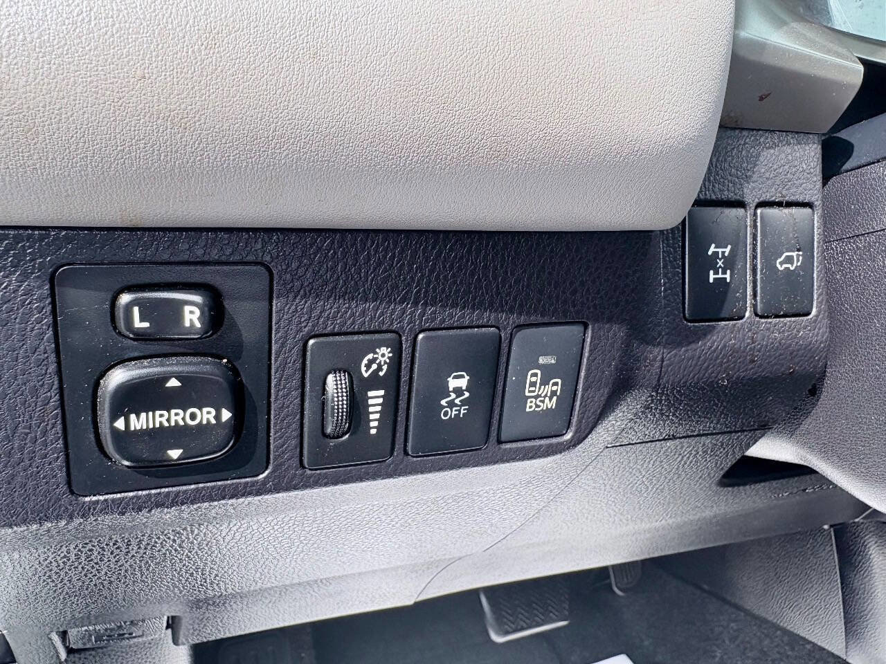 Used 2015 Toyota RAV4 Limited w/ Technology Package image 20