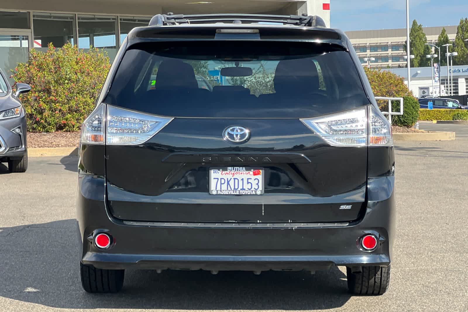 Used 2015 Toyota Sienna SE w/ SE Preferred Package FWD image 8