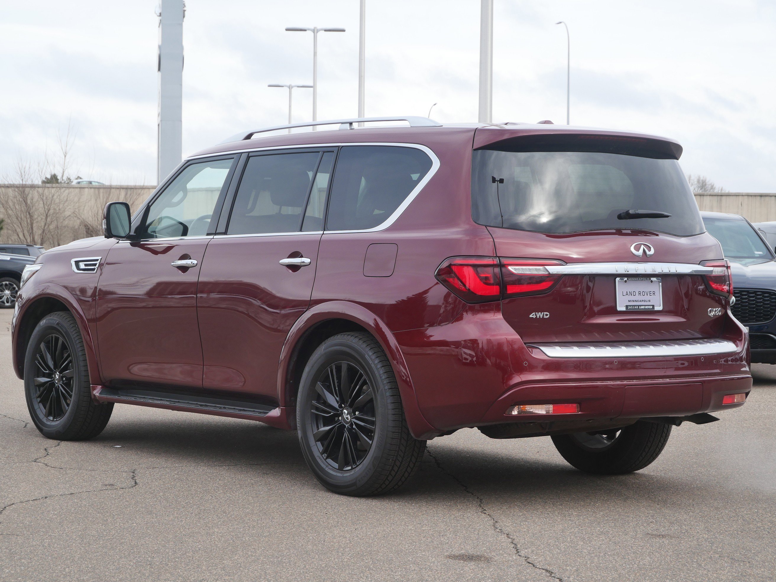 Used 2022 INFINITI QX80 Luxe w/ Cargo Package AWD/4WD image 3