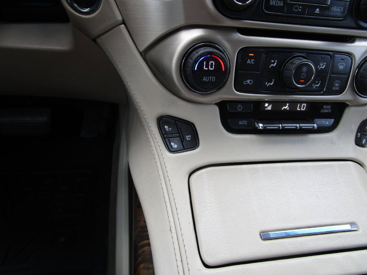 Used 2015 GMC Yukon Denali w/ Touring Package RWD image 14