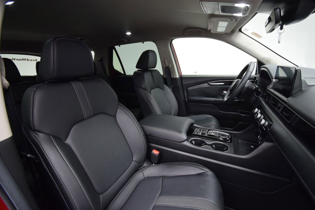 Used 2025 Honda Pilot EX-L image 18