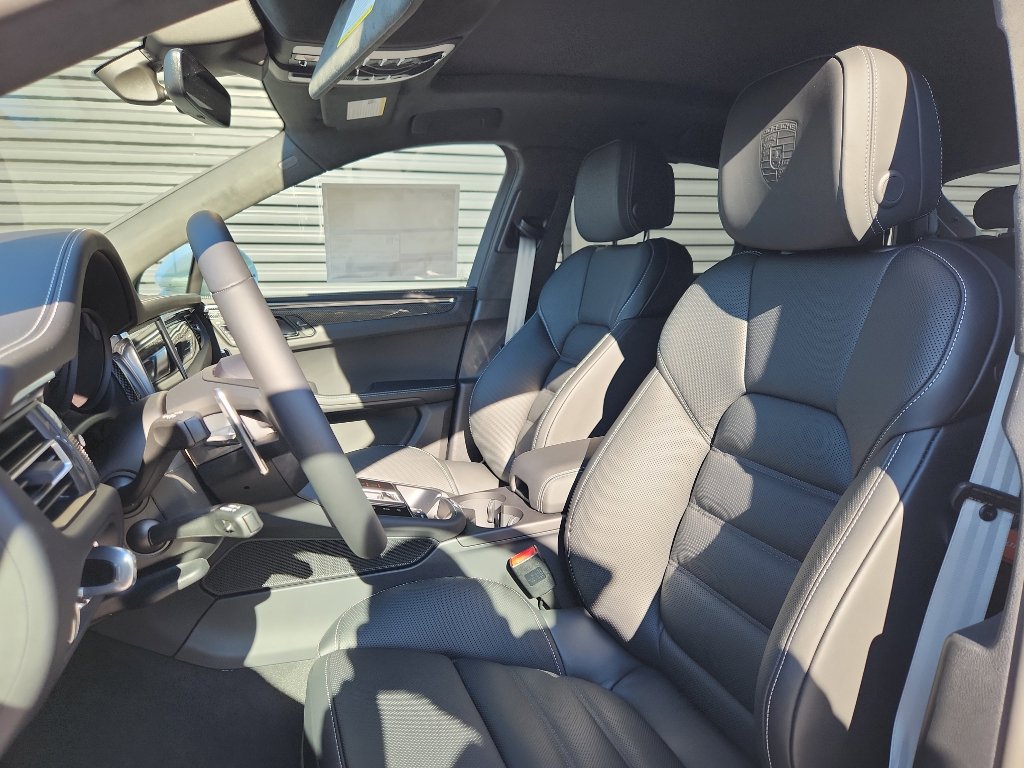 New 2026 Porsche Macan GTS image 5