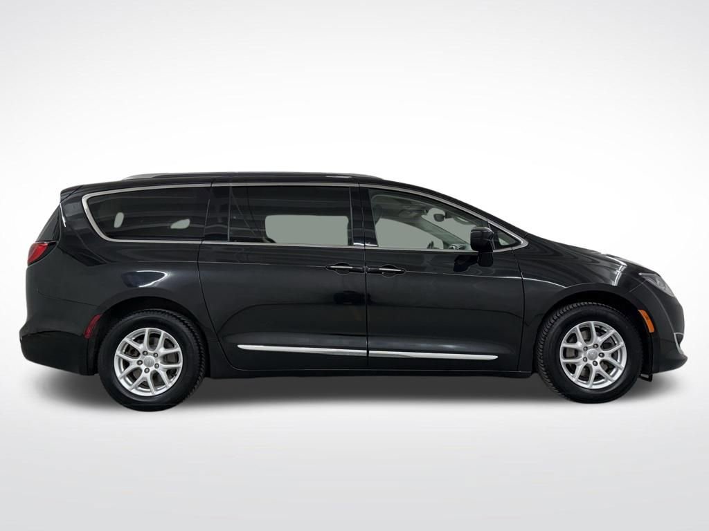 Used 2020 Chrysler Pacifica Touring-L FWD image 28
