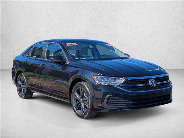 Certified 2023 Volkswagen Jetta SE w/ Panoramic Sunroof Package FWD image 3