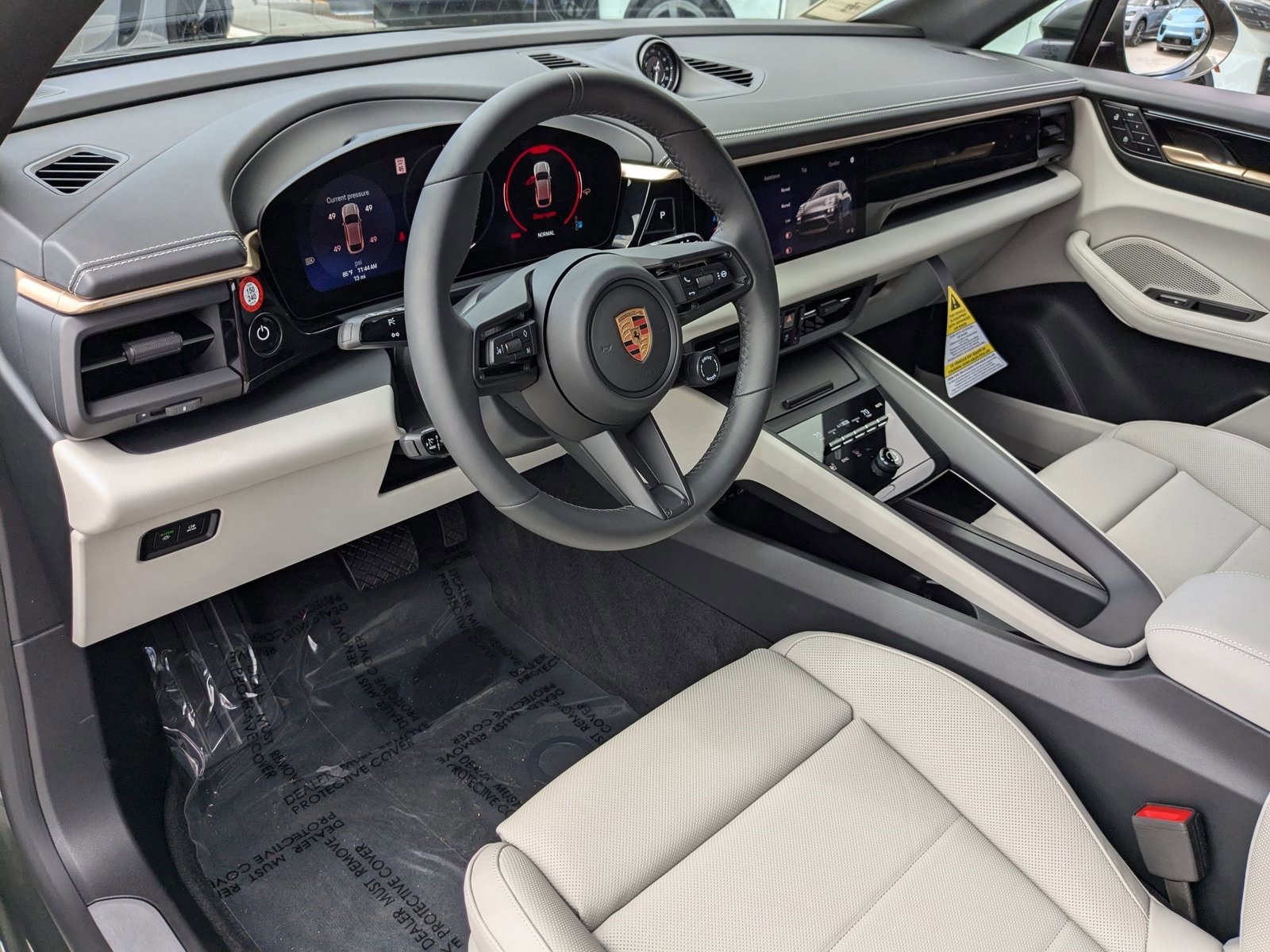 New 2025 Porsche Macan Electric image 4