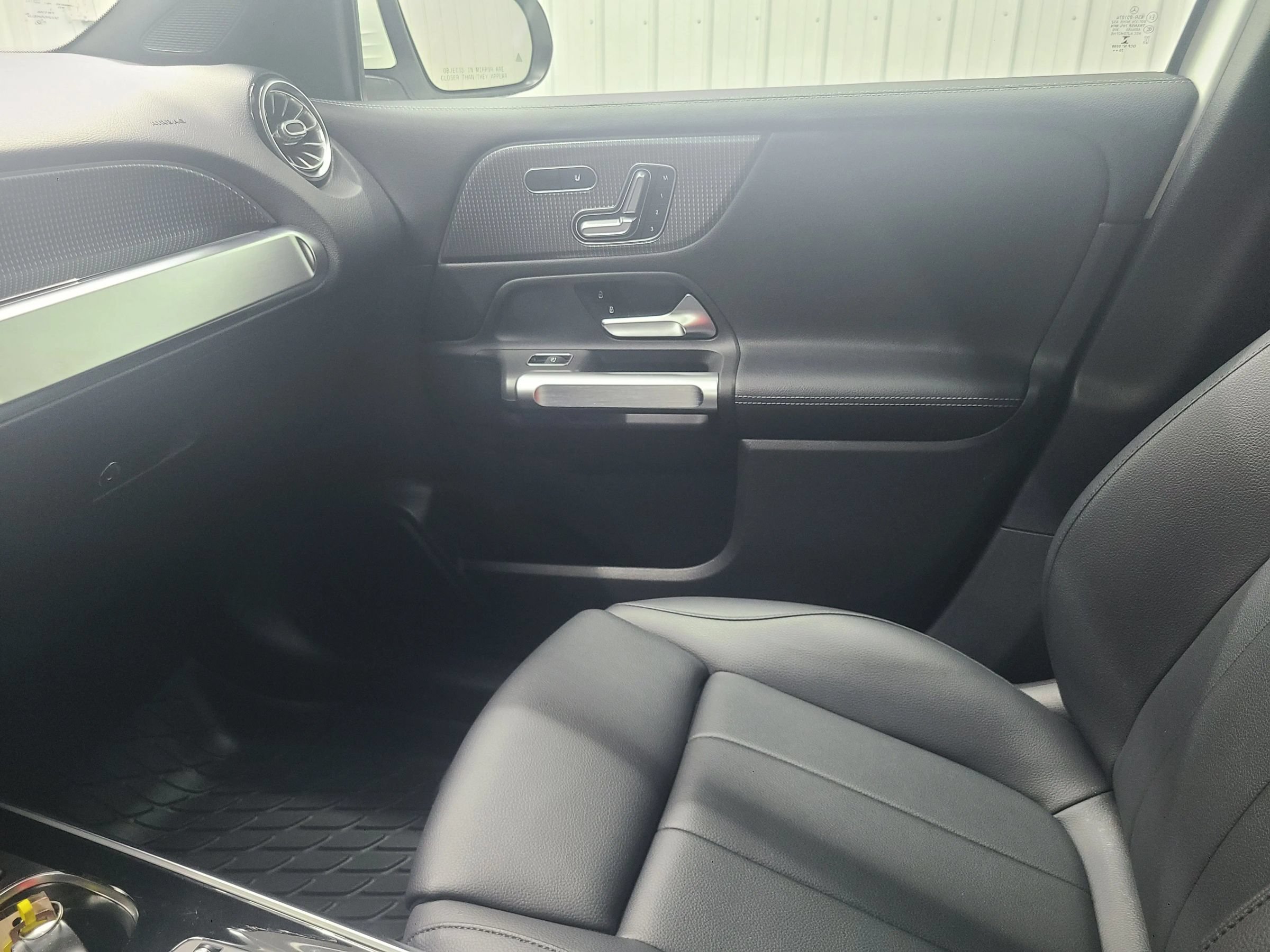 Used 2021 Mercedes-Benz GLB 250 4MATIC image 24