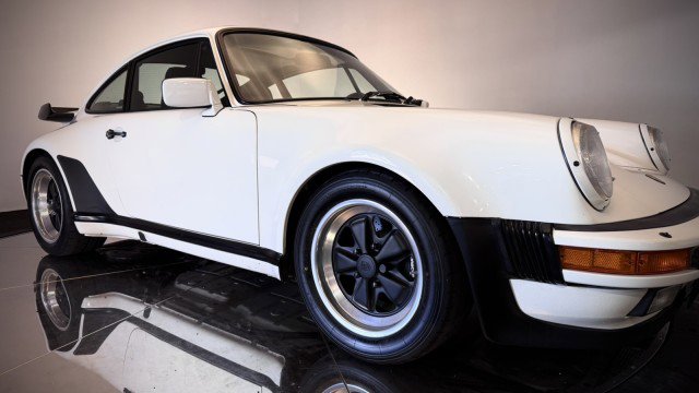 Used 1989 Porsche 911 Carrera RWD image 17