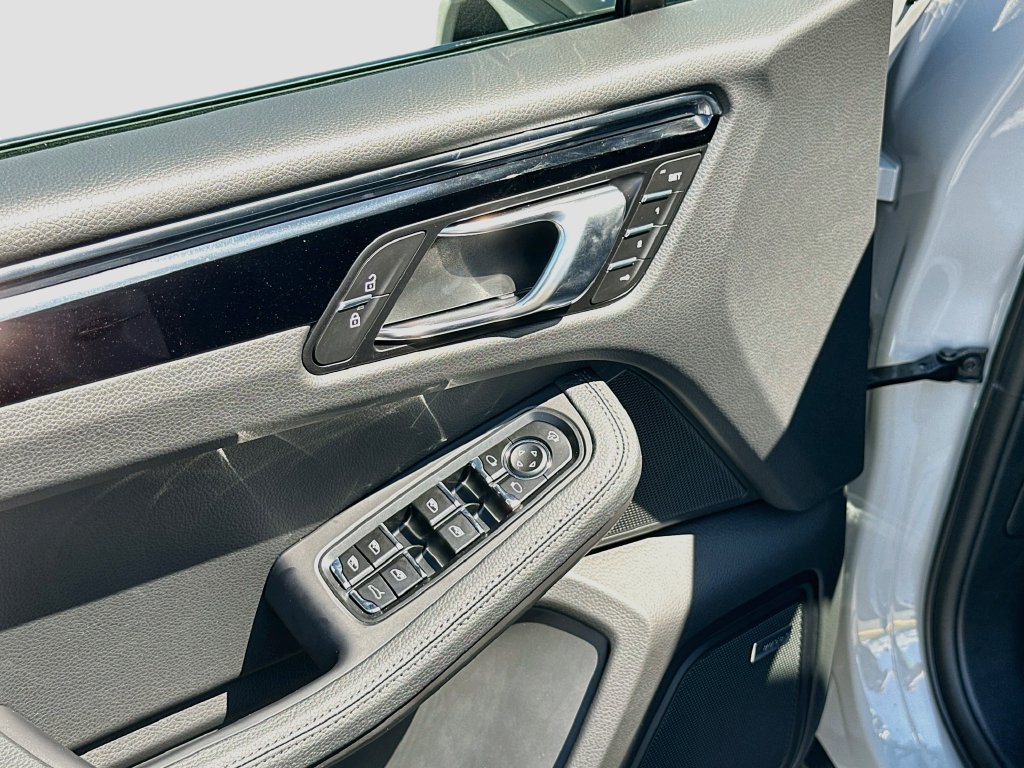 New 2026 Porsche Macan AWD/4WD image 20