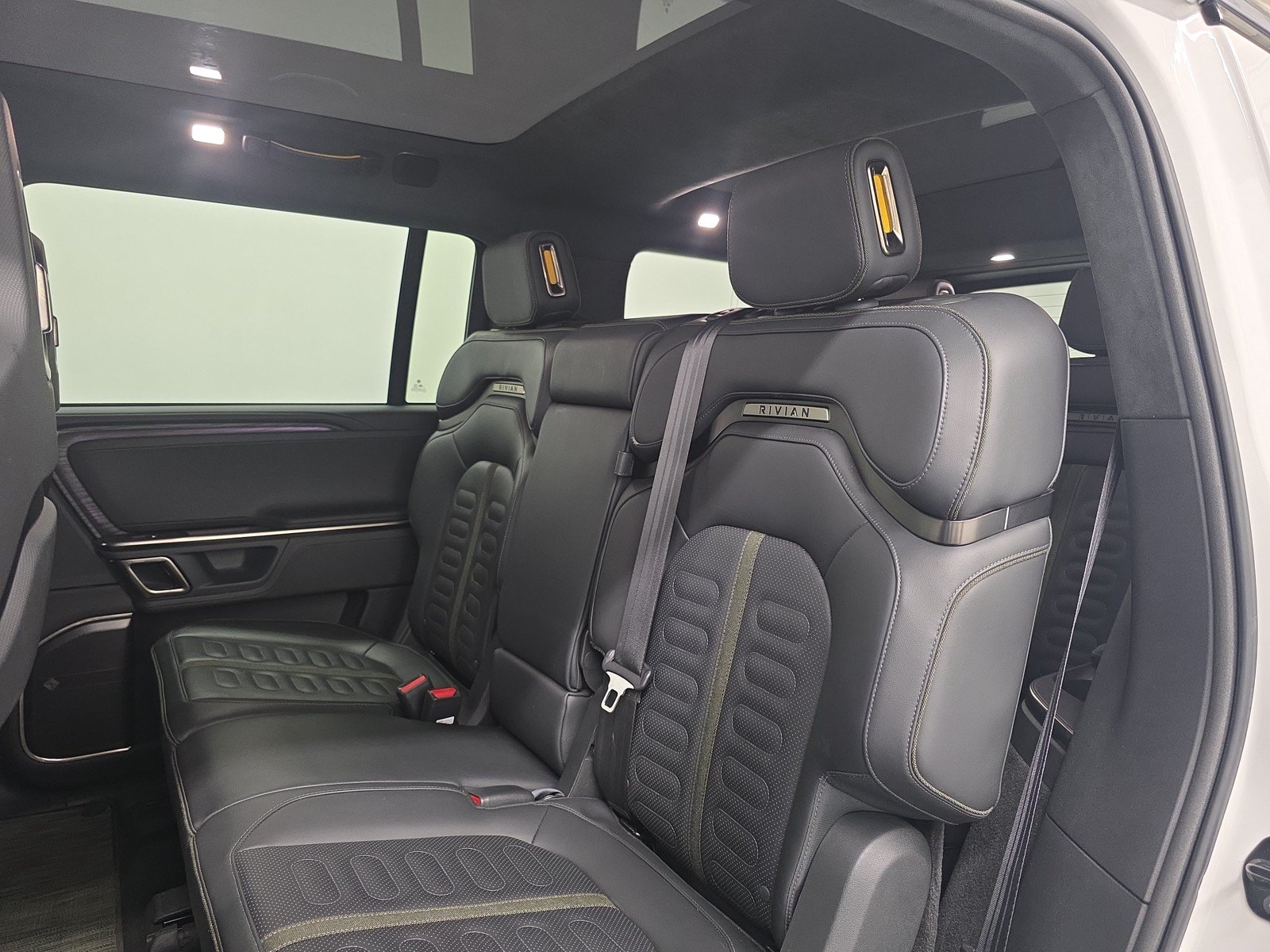 Used 2024 Rivian R1S Adventure AWD/4WD image 21