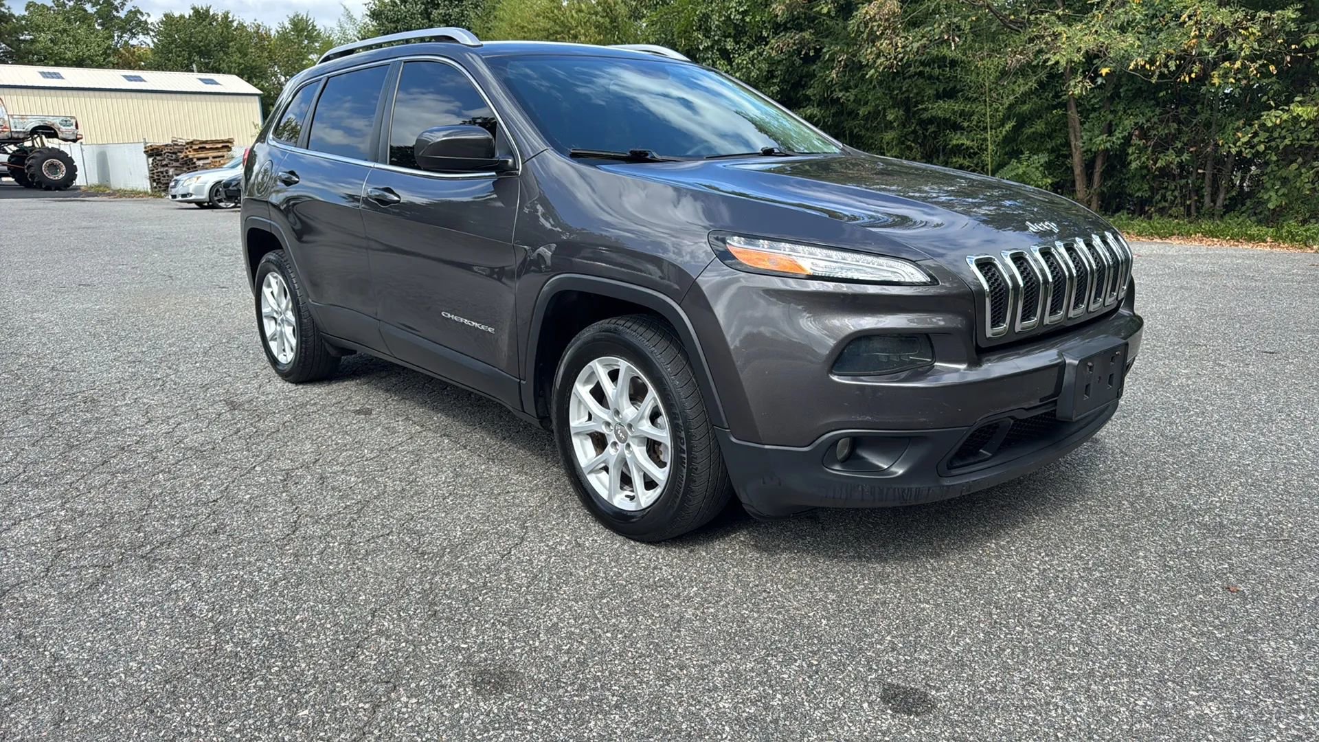 Used 2018 Jeep Cherokee Latitude Plus w/ Cold Weather Group image 3