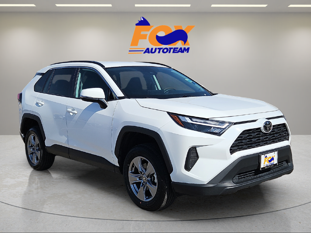 Used 2025 Toyota RAV4 XLE FWD image 6