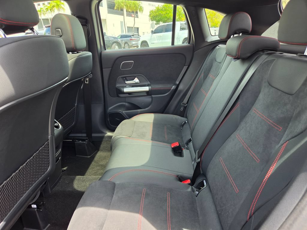 Used 2025 Mercedes-Benz GLA 35 AMG 4MATIC w/ Exclusive Trim Package image 21