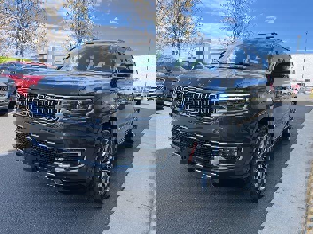 Used 2024 Jeep Wagoneer Series III w/ Premium Group I image 3