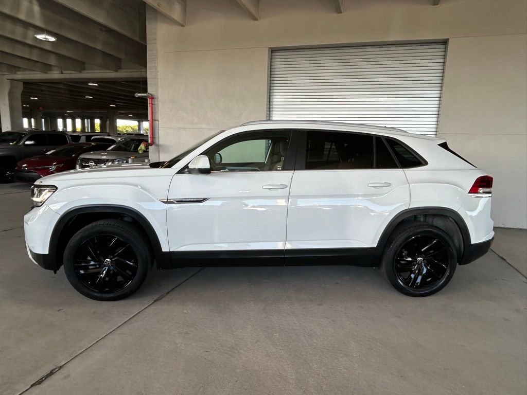 Used 2022 Volkswagen Atlas Cross Sport SE w/ Black Wheel Package image 8