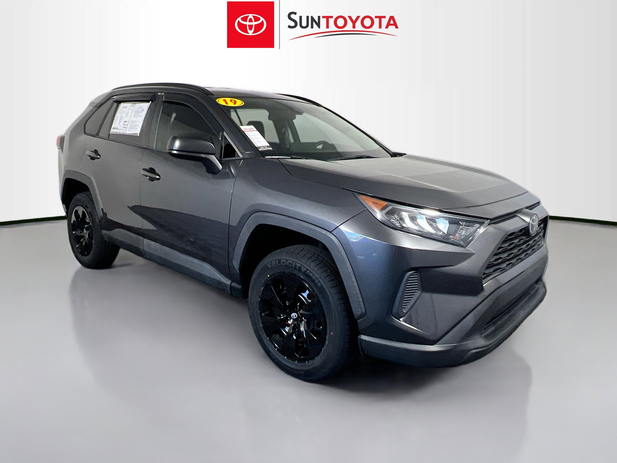 Used 2019 Toyota RAV4 LE FWD image 1