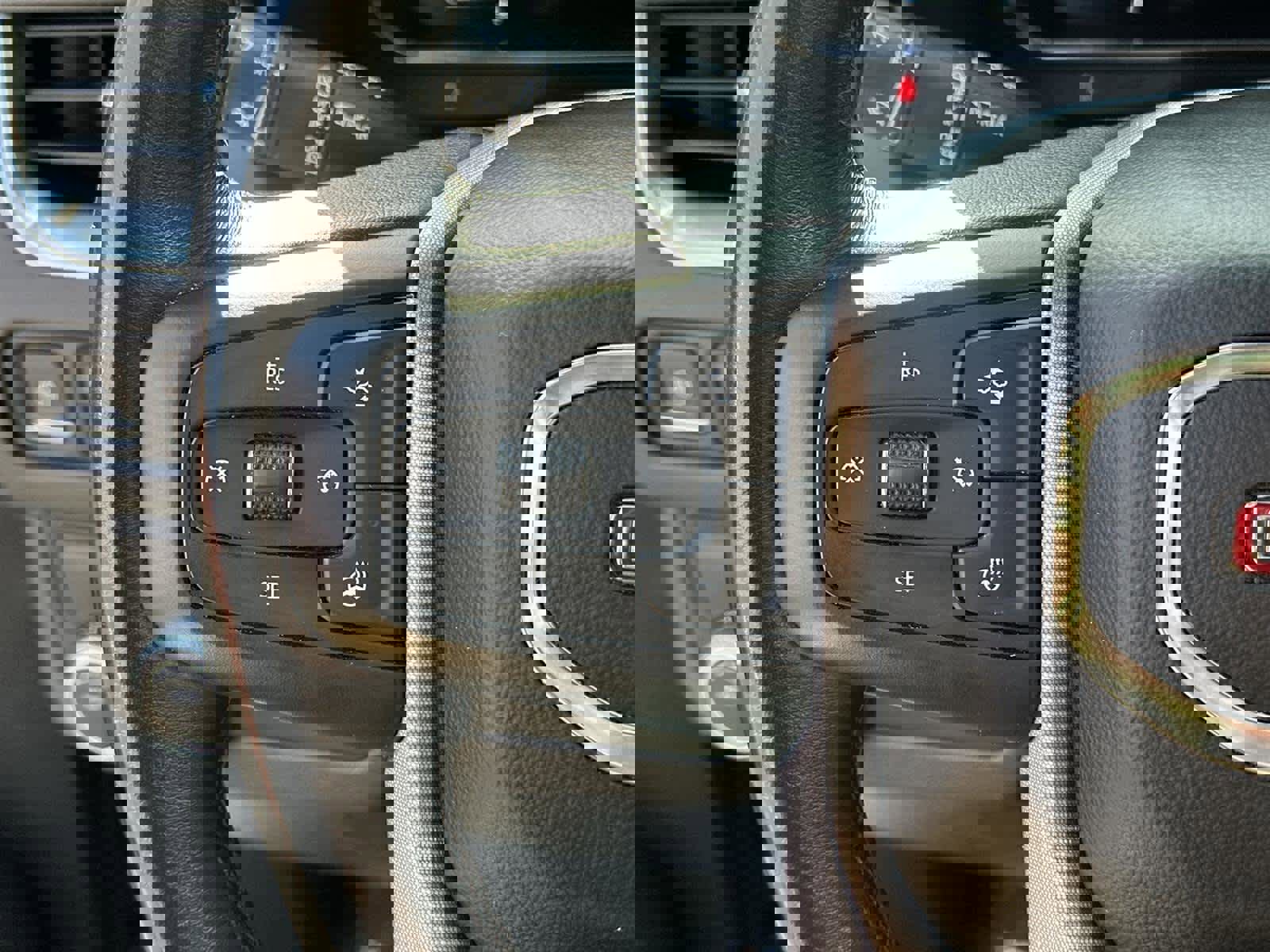 Used 2022 GMC Yukon XL SLT w/ SLT Luxury Package image 24