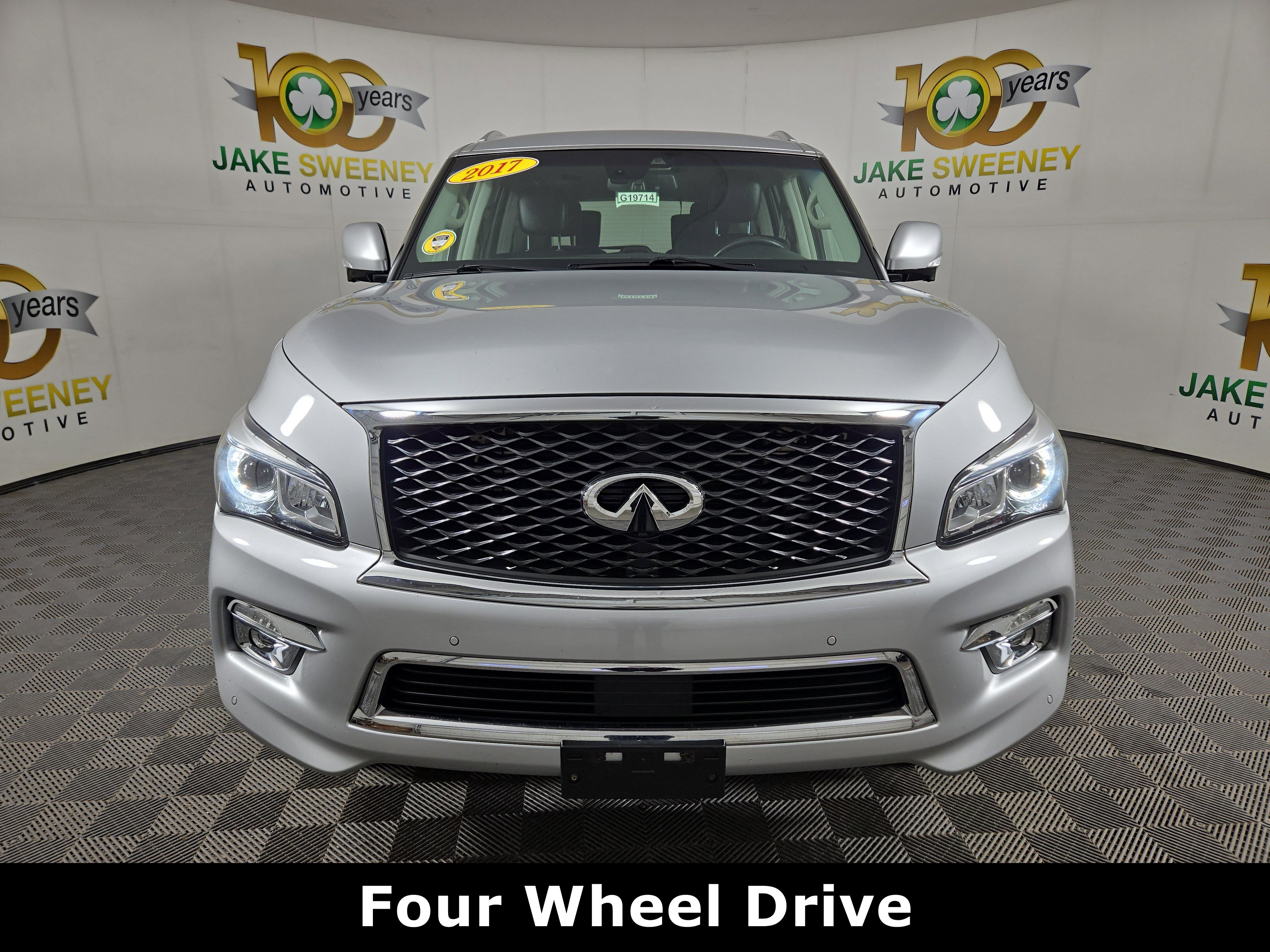 Used 2017 INFINITI QX80 4WD w/ Driver Assistance Package image 2