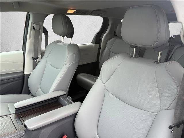 Used 2021 Toyota Sienna XLE FWD image 16
