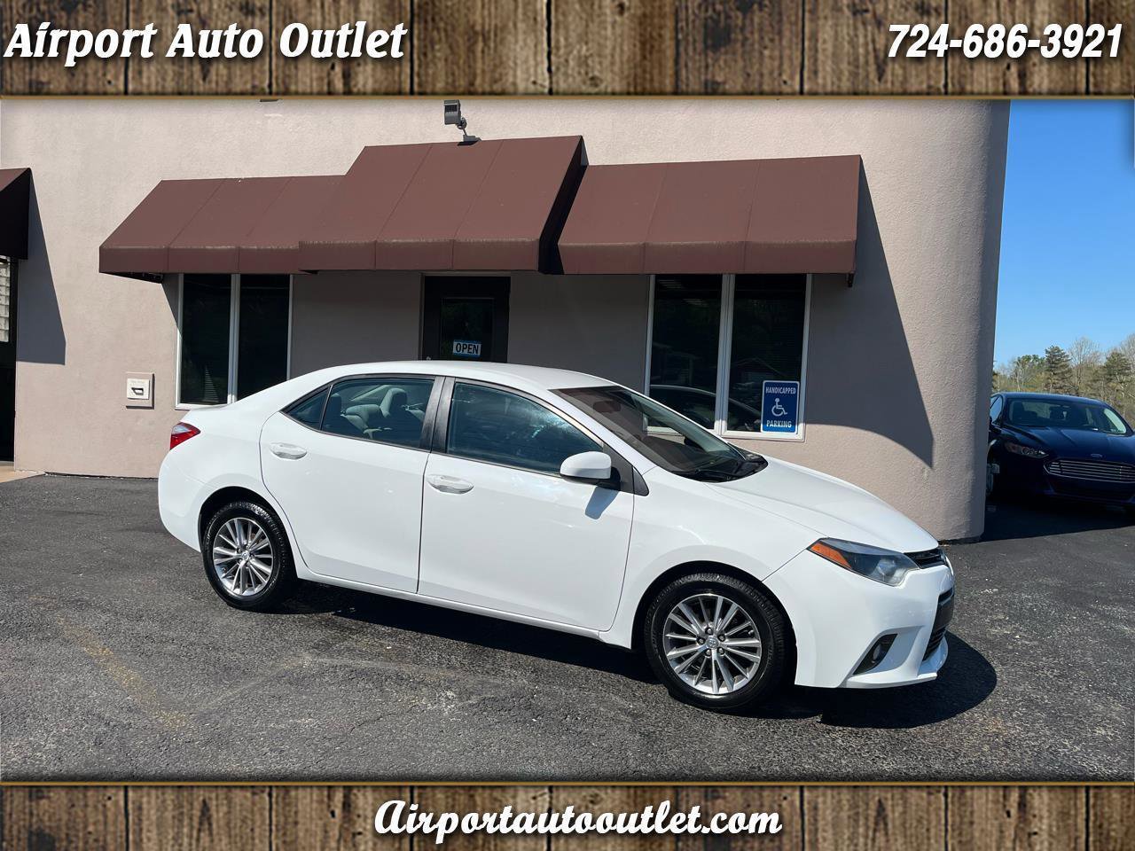 Used 2015 Toyota Corolla LE FWD image 1