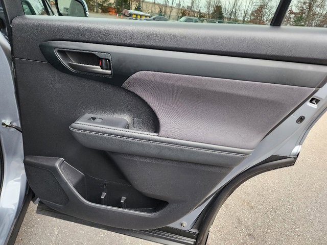 Used 2023 Toyota Highlander LE image 16