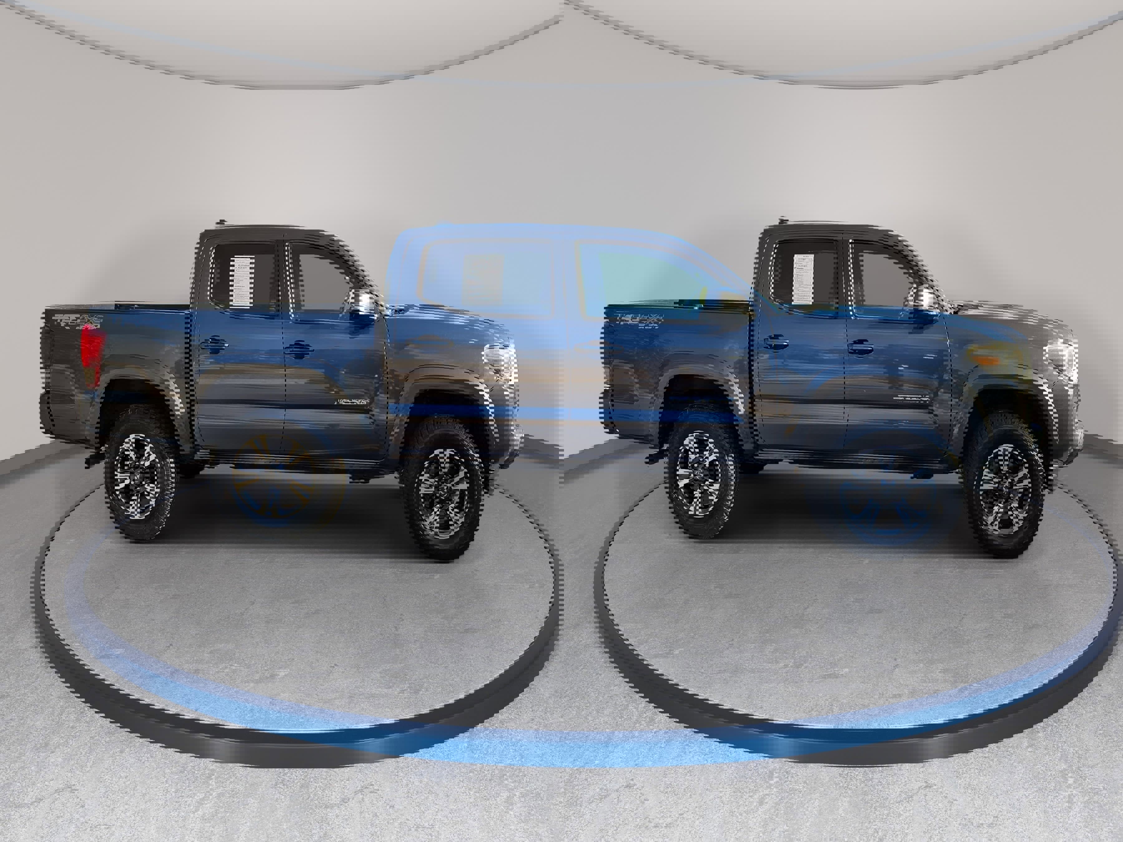 Used 2017 Toyota Tacoma TRD Sport image 4