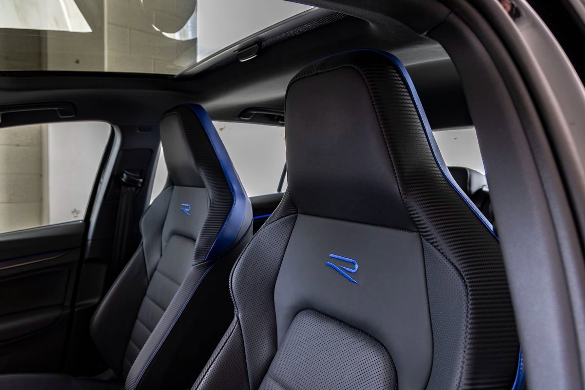 Used 2025 Volkswagen Golf R Black Edition image 18