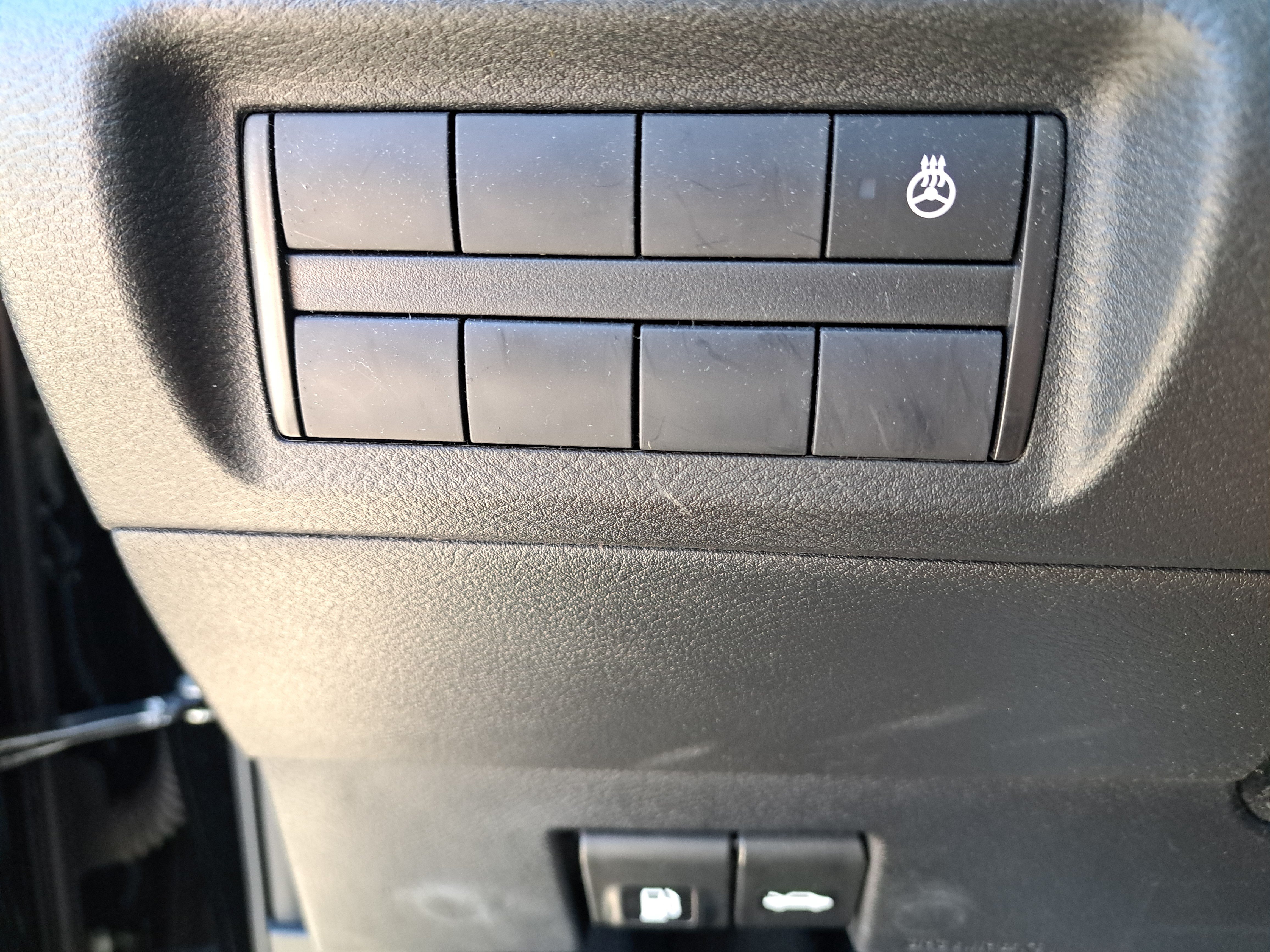 Certified 2024 Nissan Kicks SR w/ SR Premium Package FWD image 32