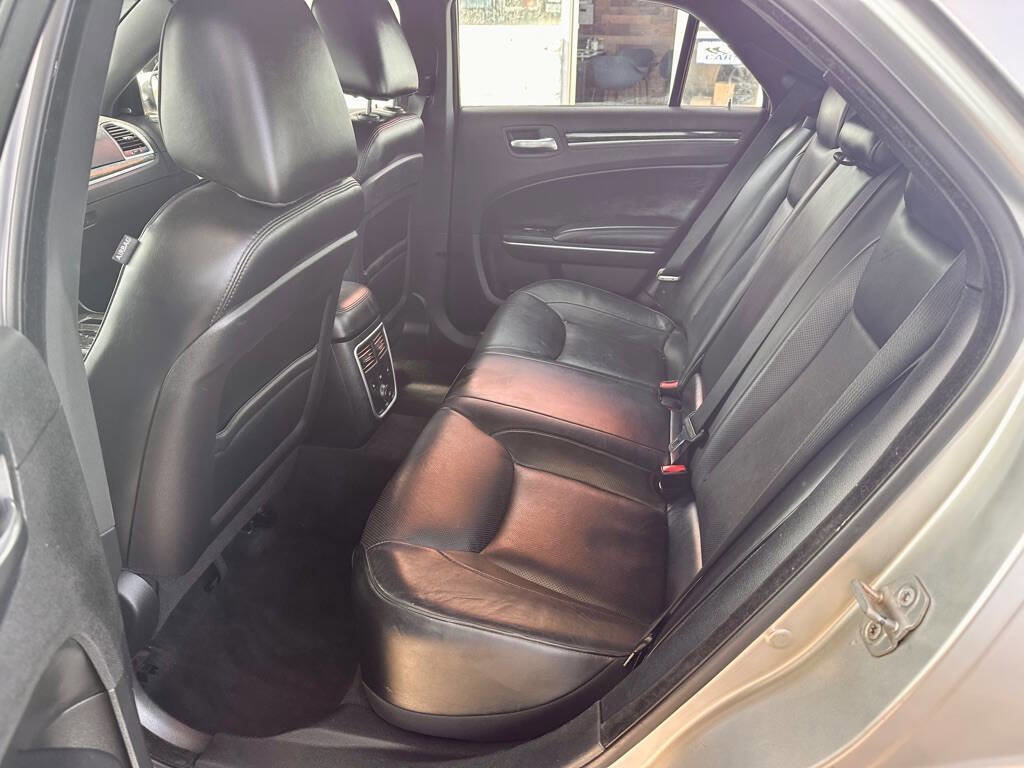 Used 2012 Chrysler 300 C RWD image 15