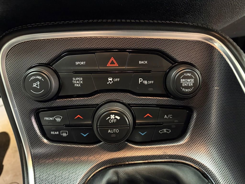 Used 2015 Dodge Challenger R/T Scat Pack w/ Scat Pack Appearance Package RWD image 18