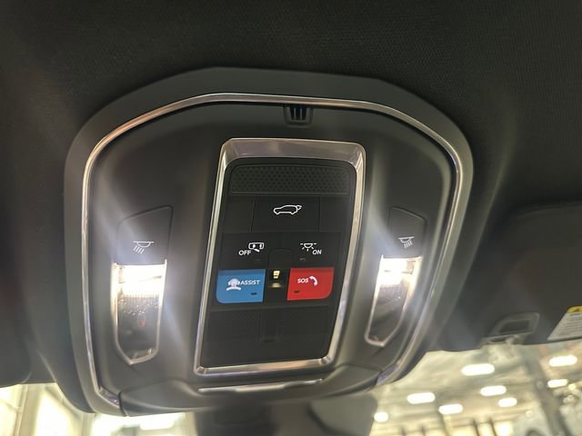 New 2025 Jeep Grand Cherokee Altitude AWD/4WD image 32