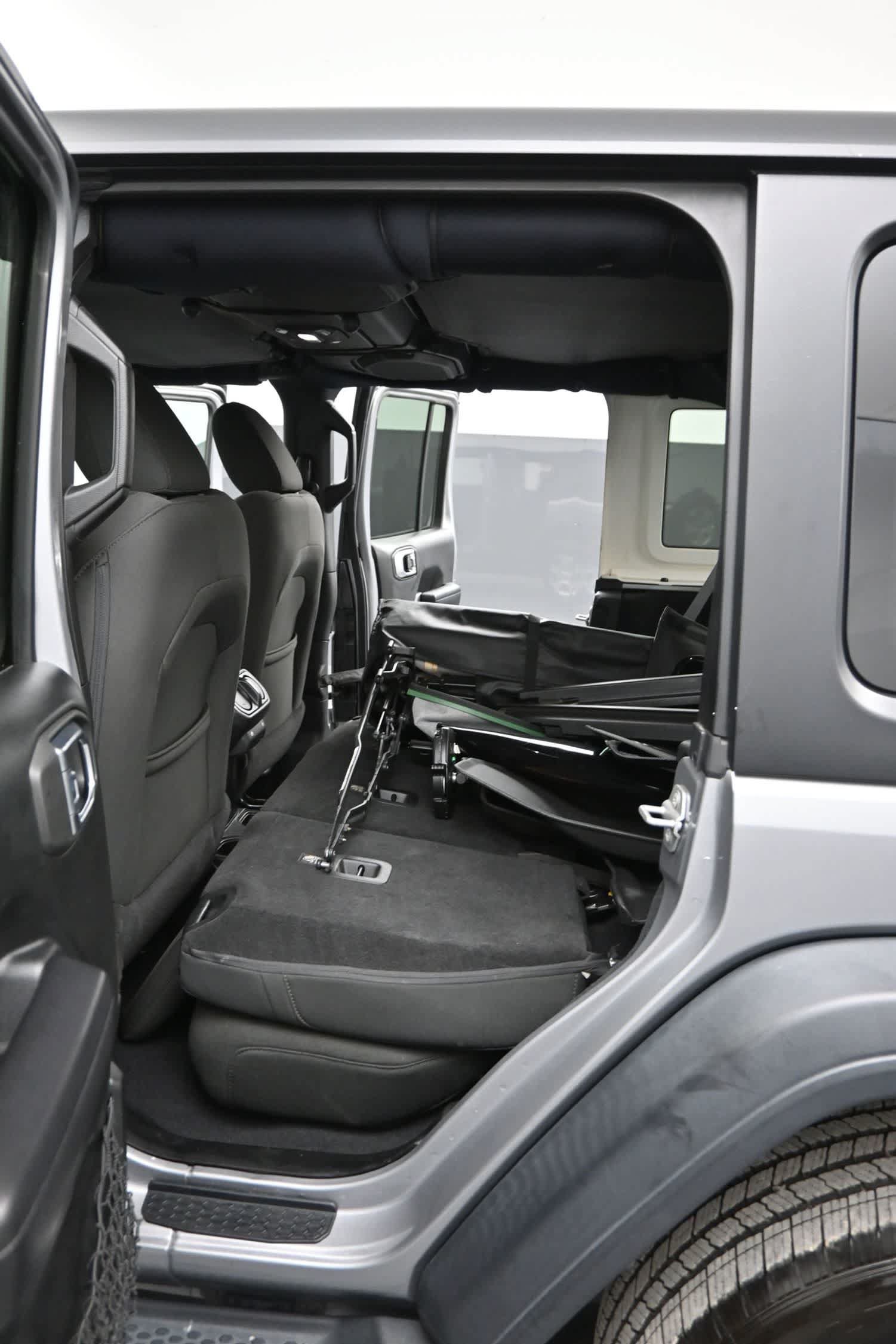 Used 2018 Jeep Wrangler Unlimited Sport S AWD/4WD image 15
