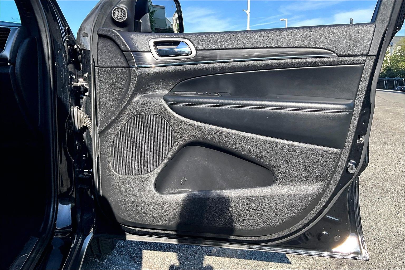 Used 2021 Jeep Grand Cherokee Limited AWD/4WD image 23