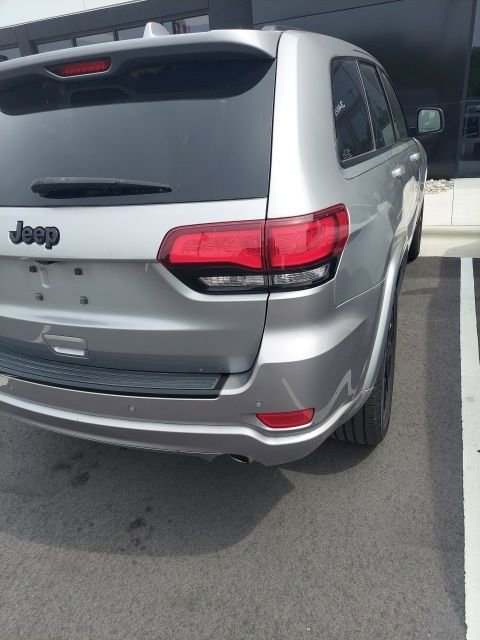 Used 2017 Jeep Grand Cherokee Altitude image 17