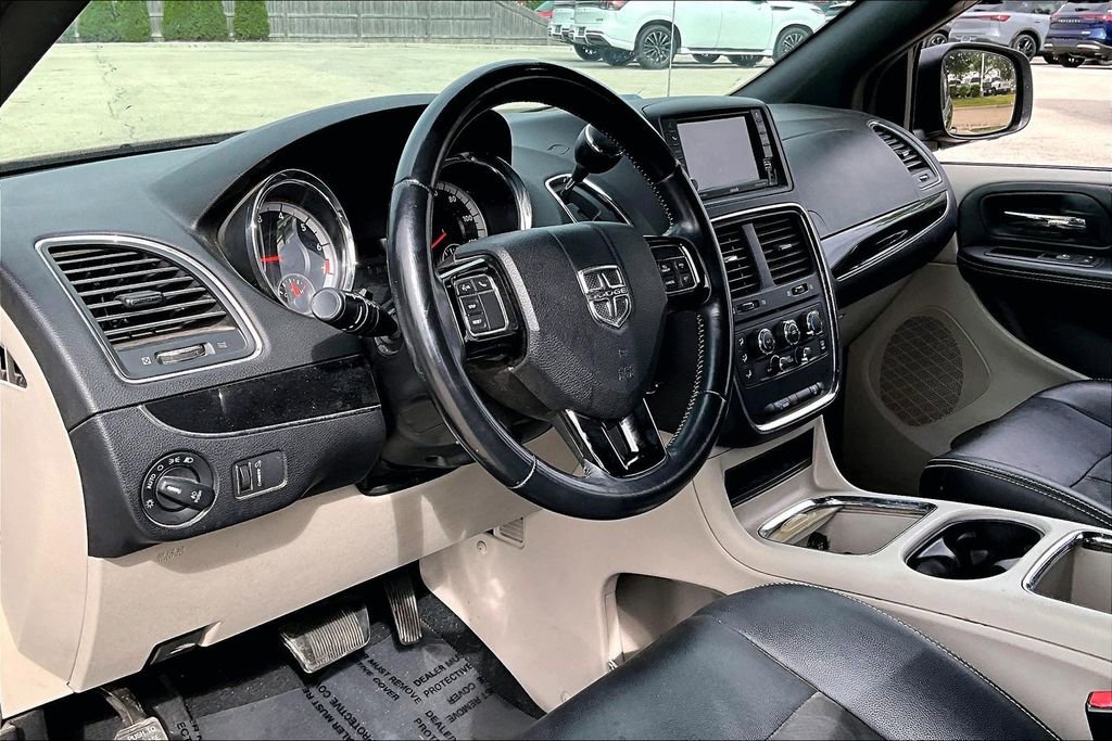 Used 2019 Dodge Grand Caravan SXT FWD image 16