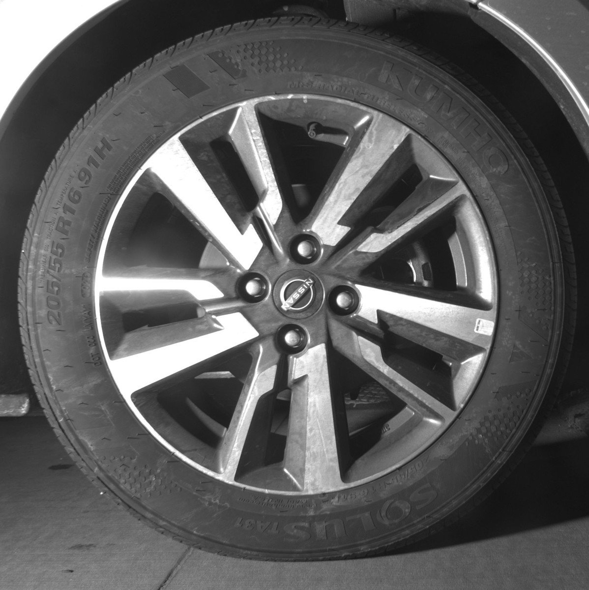 Used 2025 Nissan Versa SV FWD image 13