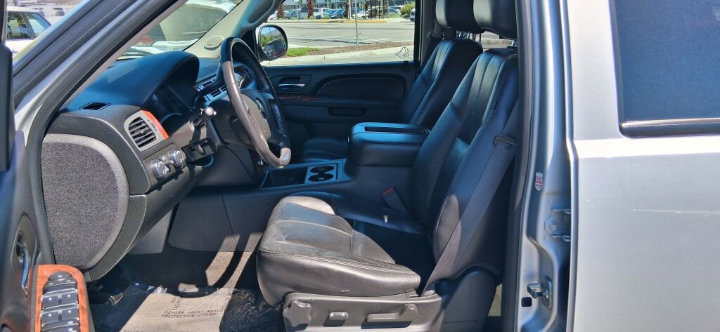 Used 2010 Chevrolet Tahoe LT AWD/4WD image 21
