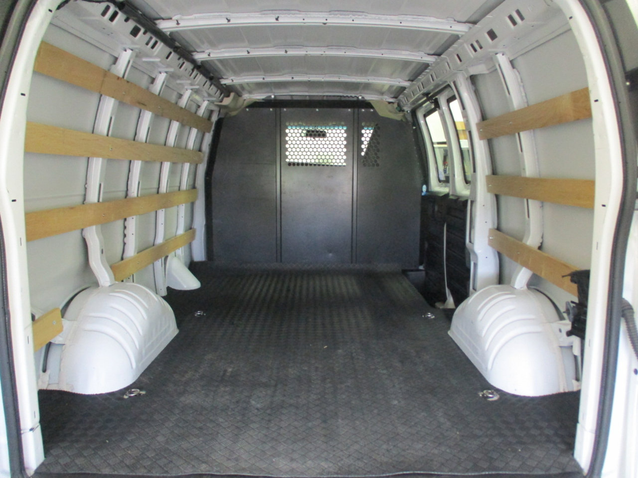 Used 2024 GMC Savana 2500 w/ Driver Convenience Package image 12